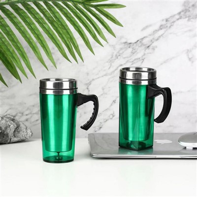 Tazza da viaggio in plastica con manico e coperchio